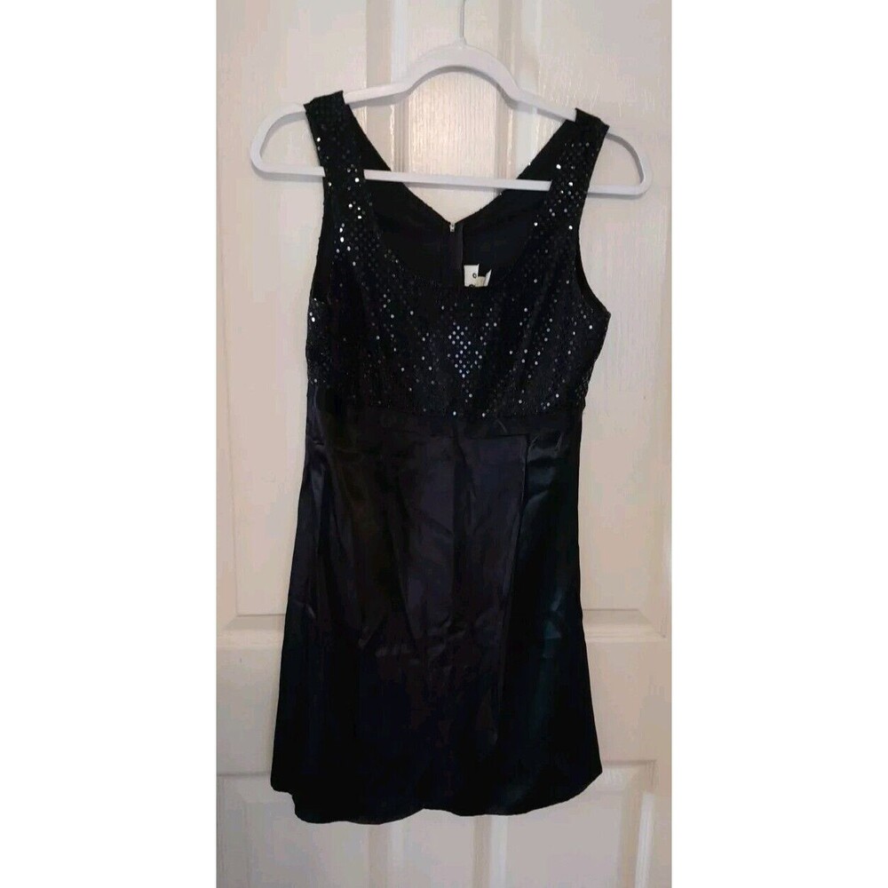 Vintage Ire Fashion Women’s Small Black Evening Mini Dress With Sequin Top. B48